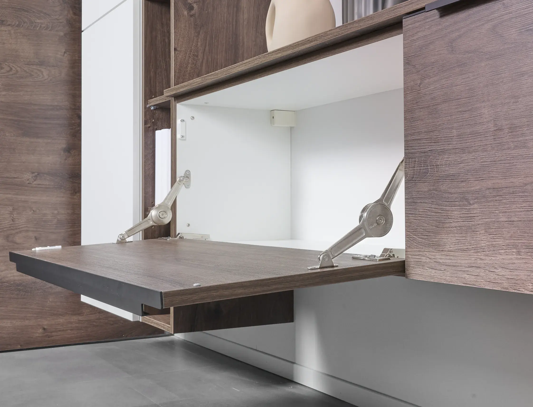 Impuls Highboard mit stehender Klappe geöffnet Front Oregon Eiche Nachbildung